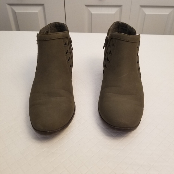 Soda Women's Fashion Zip Chunky Low Heel Ankle Booties Shoes Size 7 Avocado - Picture 2 of 9